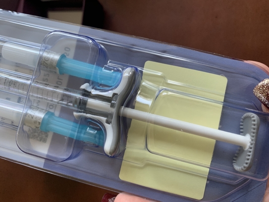 Los labios forman de nuevo el llenador cutáneo ácido hialurónico de Juvederm con Lido Ultra4 2X1ml