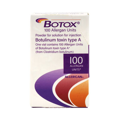 Buen efecto del tratamiento con toxina botulínica Allergan Bot-Ox en estética médica